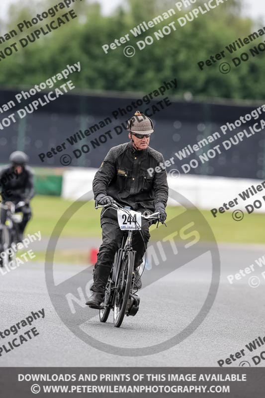Vintage motorcycle club;eventdigitalimages;mallory park;mallory park trackday photographs;no limits trackdays;peter wileman photography;trackday digital images;trackday photos;vmcc festival 1000 bikes photographs
